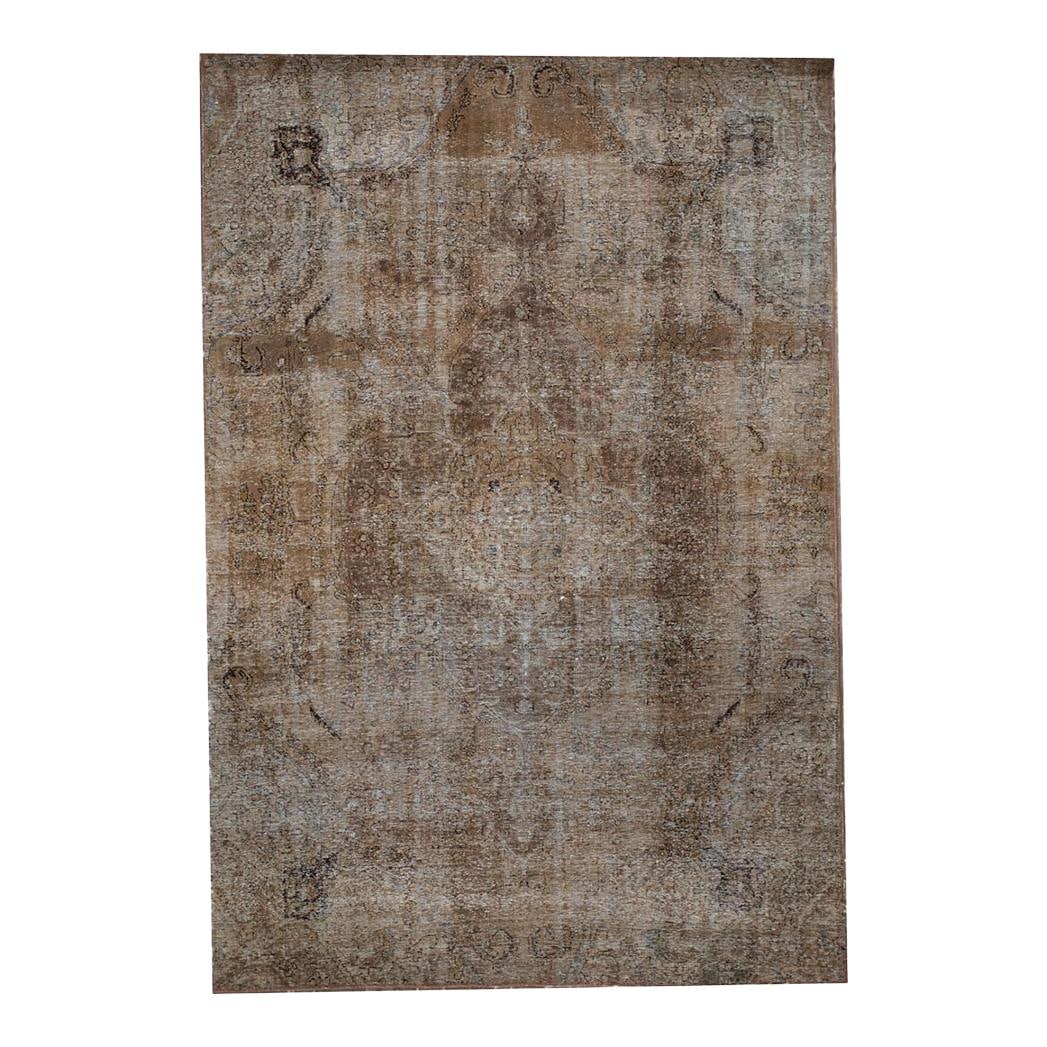 Handmade Vintage Brown Medallion Wool Rug 6'9" x 10': Handmade Vintage Brown Medallion Wool Rug 6'9" x 10' This exquisite hand-knotted vintage wool rug showcases a rich brown field accentuated with gray highlights and an intricate all-over design. Its ge
