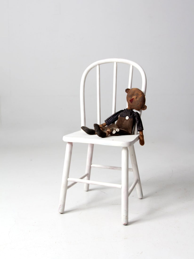 Charming Vintage White Children's Spindle Chair: Charming Vintage White Children's Spindle Chair This charming vintage spindle-backed children's chair features a delightful aged white-washed finish that adds timeless appeal to any space. Designed fo