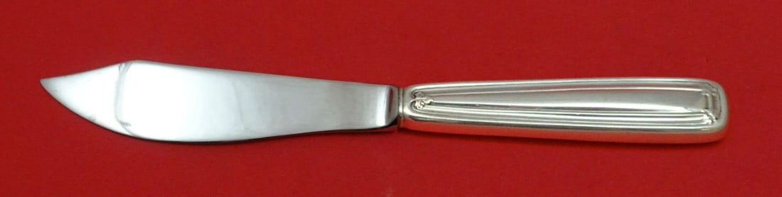 Tiffany & Co Saint Dunstan Sterling Silver Fish Knife Custom 8 1/4": Tiffany & Co Saint Dunstan Sterling Silver Fish Knife Custom 8 1/4" This exquisite fish knife is a custom-made piece from the renowned Tiffany & Co., crafted in the elegant Saint Dunstan pattern. Made