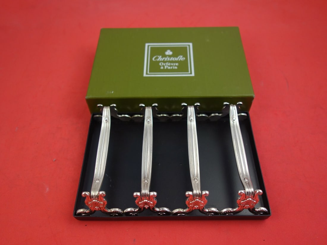 Christofle Vendome Silverplate Knife Rests Set of 4 in Box: Christofle Vendome Silverplate Knife Rests Set of 4 in Box Enhance your dining experience with this exquisite set of four knife rests from the Vendome pattern by Christofle. Crafted from high-quality 