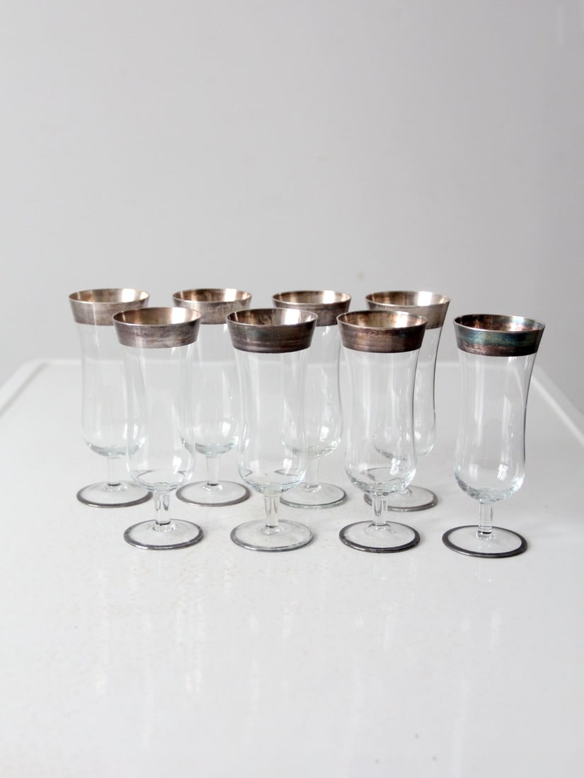 Dorothy Thorpe Vintage Silver Band Parfait Glasses Set of 8: Dorothy Thorpe Vintage Silver Band Parfait Glasses Set of 8 Enhance your mid-century barware collection with this exquisite set of eight Vintage Dorothy Thorpe Silver Band Parfait glasses from the 195