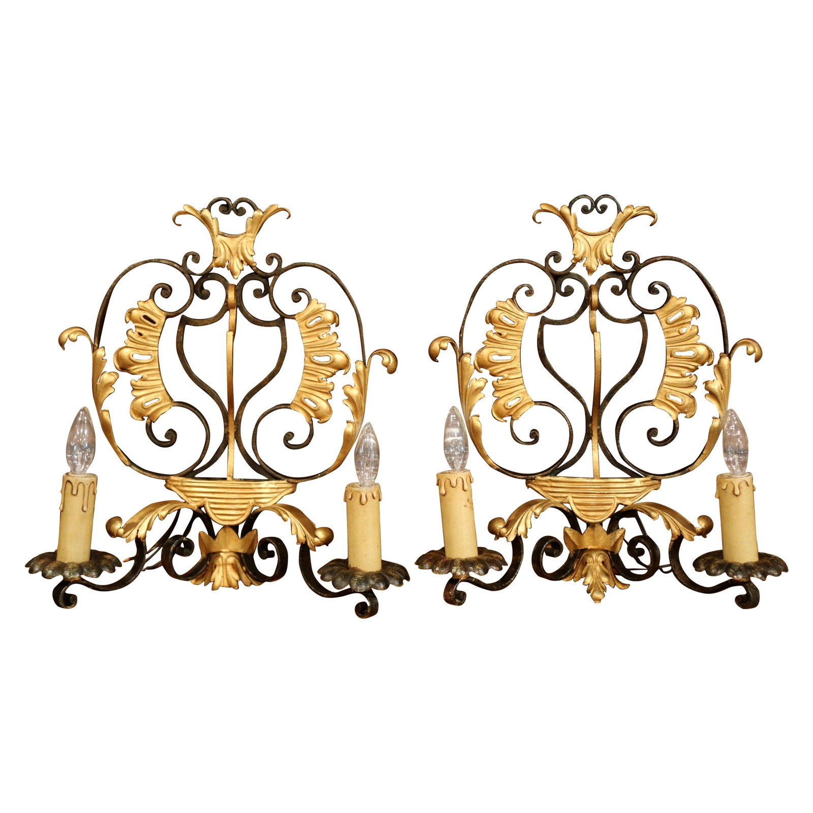 Exquisite Set of 2 Early 20th Century French Louis XV Wall Sconces: Exquisite Set of 2 Early 20th Century French Louis XV Wall Sconces This exquisite pair of early 20th century French Louis XV wall sconces combines elegance and functionality. Crafted circa 1920 in Fra