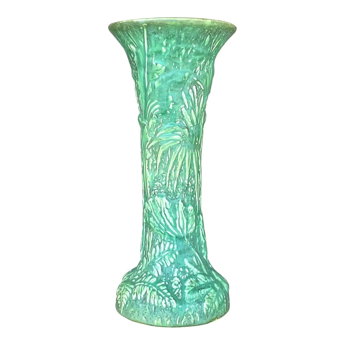 Weller Pottery Vintage Boho Emerald Tall Vase 15.5": Weller Pottery Vintage Boho Emerald Tall Vase 15.5" This stunning vintage Boho pottery vase, crafted by the renowned Weller group, features a striking emerald green color complemented by a matte glaze