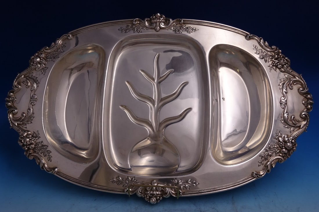Sterling Silver Well and Tree Platter Francis I Pattern by Reed and Barton: Sterling Silver Well and Tree Platter Francis I Pattern by Reed and Barton This Reed & Barton Francis I well and tree platter is crafted from sterling silver (.925) and features the renowned Francis I