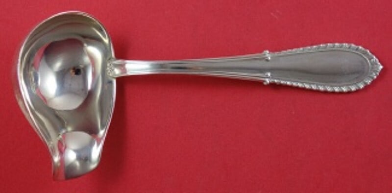 Buccellati Villa D'Este Sterling Silver Gravy Ladle with Spout 6 7/8 inches: Buccellati Villa D'Este Sterling Silver Gravy Ladle with Spout 6 7/8 inches Add elegance to your dining experience with this exquisite Villa D'Este gravy ladle by Buccellati. Crafted from high-quality