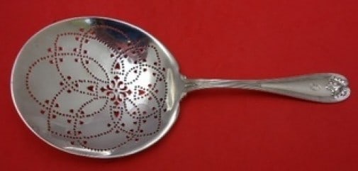 Tiffany & Co Colonial Sterling Silver 9 Inch Saratoga Chip Server: Tiffany & Co Colonial Sterling Silver 9 Inch Saratoga Chip Server This exquisite 9" Saratoga Chip Server is crafted from sterling silver by Tiffany & Co., showcasing the elegant Colonial pattern. Dati