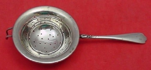 Nellie Custis Sterling Silver Tea Strainer by Lunt 5.5": Nellie Custis Sterling Silver Tea Strainer by Lunt 5.5" Experience the elegance of the early 20th century with this exquisite Nellie Custis tea strainer by Lunt. Crafted from high-quality sterling sil