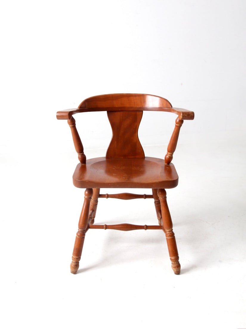 1950s Vintage Mid Century Captain's Chair with Hourglass Splat Back: 1950s Vintage Mid Century Captain's Chair with Hourglass Splat Back This Mid Century Captain's Chair is a charming piece from the 1950s, designed for dining in tavern style. It features a distinctive 