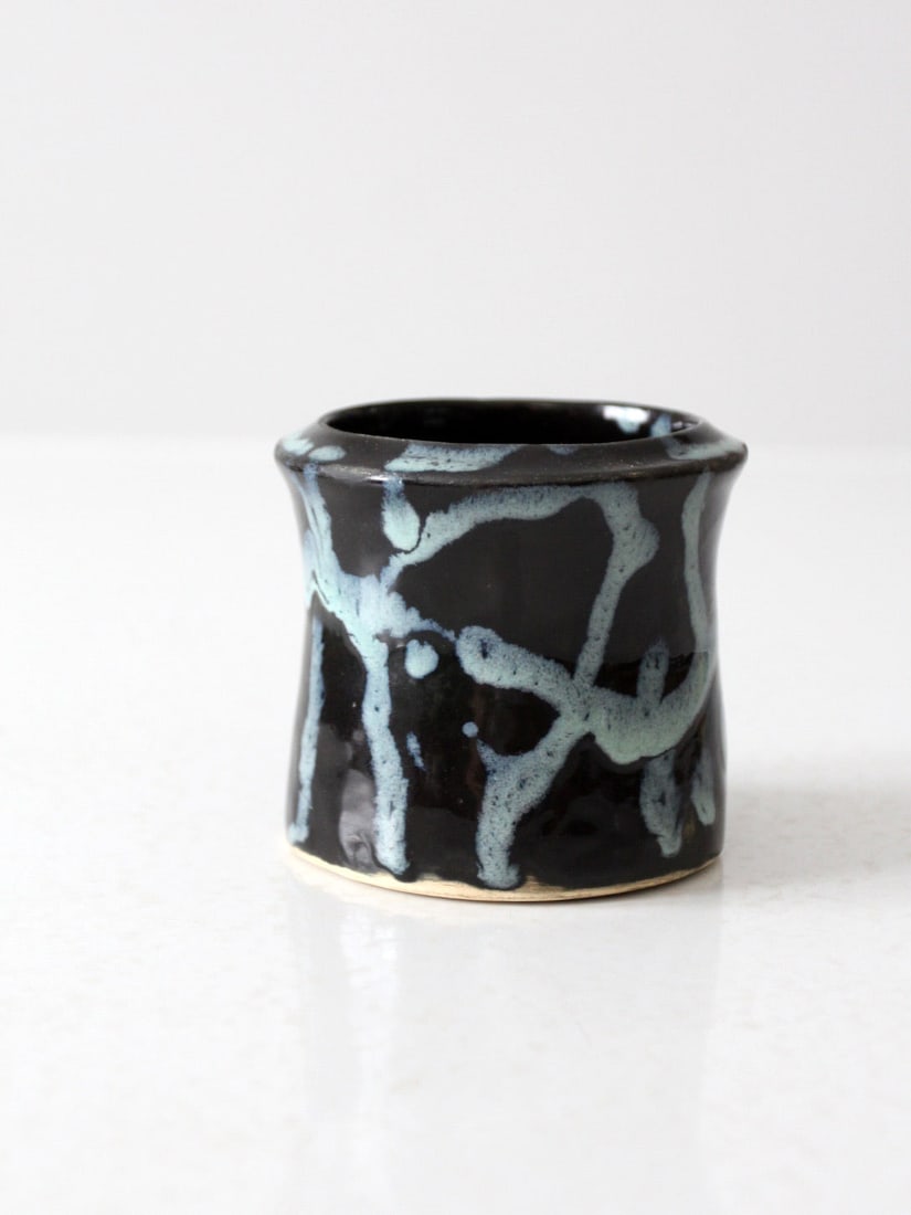 Handmade Vintage Studio Pottery Vase Signed Blue Black Glaze: Handmade Vintage Studio Pottery Vase Signed Blue Black Glaze This vintage studio pottery vase features a beautifully handmade design, showcasing a striking abstract glaze in shades of blue and black. 