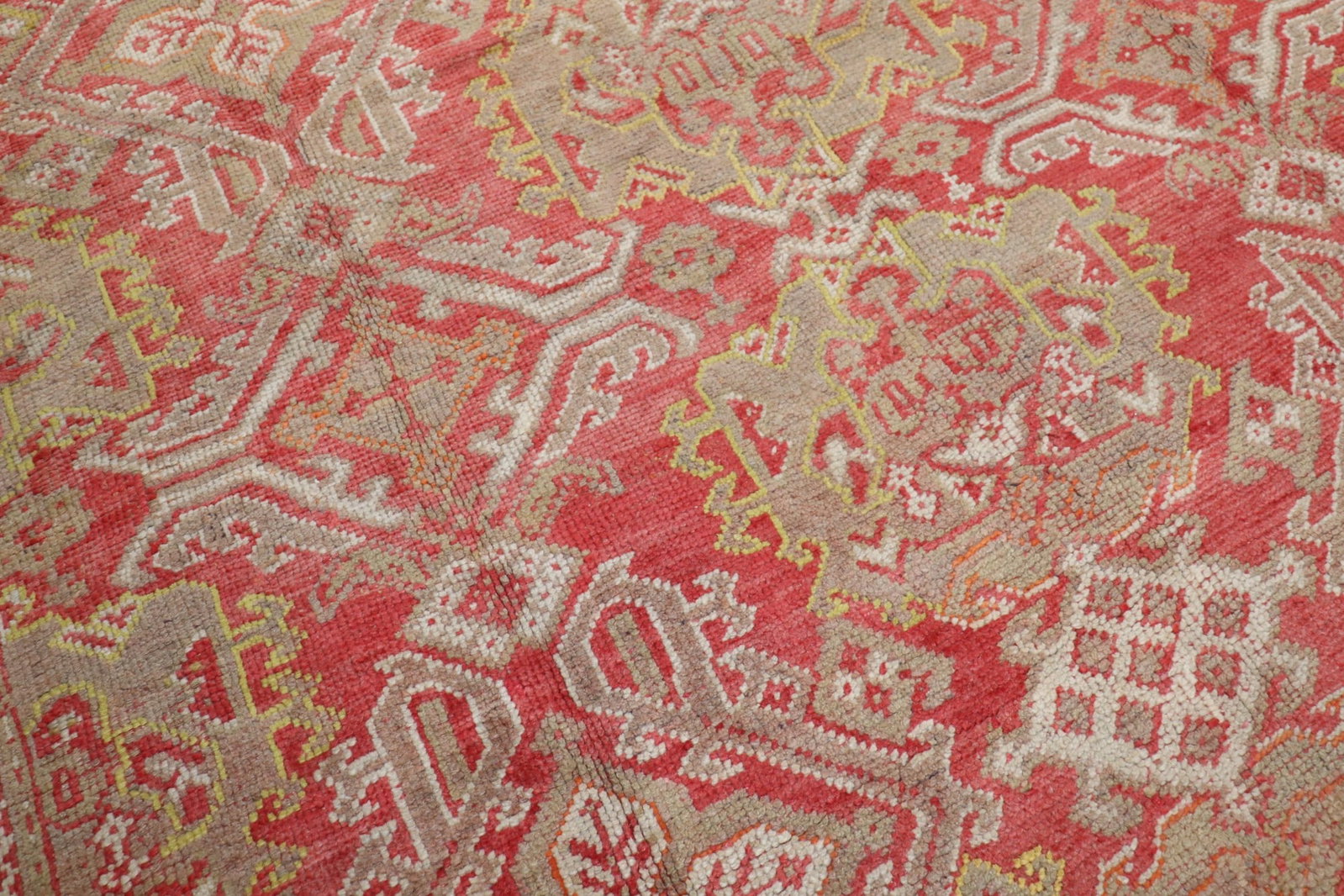 11' 5" x 13' 10" Early 20th Century Oushak Room Rug: 11' 5" x 13' 10" Early 20th Century Oushak Room Rug Antique Oushak room rug featuring the well-known Crab design and a large-scale pattern in red tones. Dating to the early 20th century, this pre-owne
