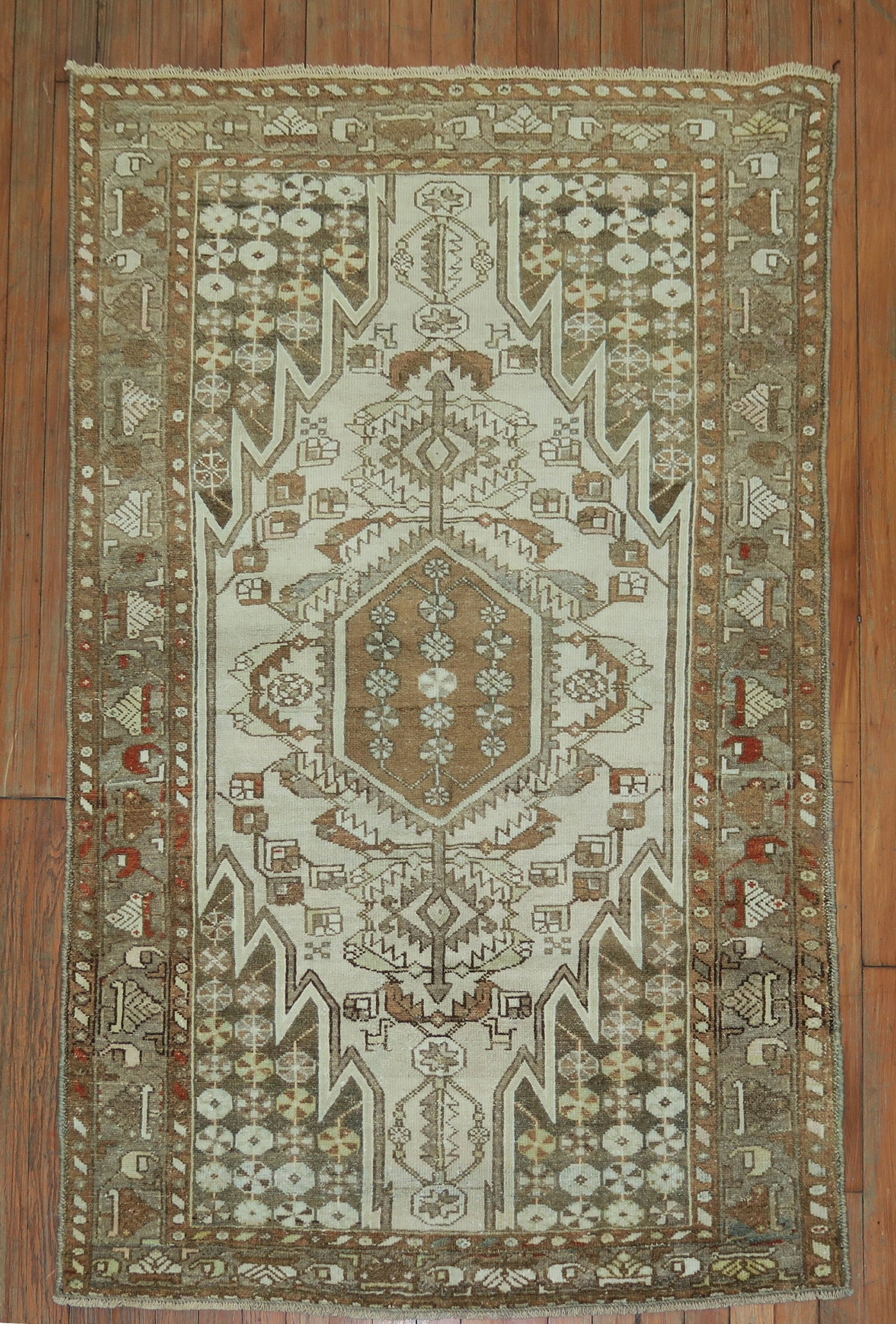3' 5" x 5' Persian Malayer Rug Ivory Brown Gray c 1930: 3' 5" x 5' Persian Malayer Rug Ivory Brown Gray c 1930 Vintage Persian Malayer rug in clear ivory with brown and gray accents, dating to circa 1930. This small rectangular rug features an intricate ge