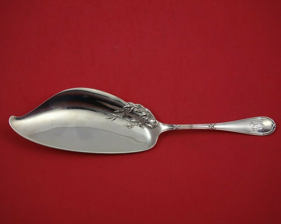 Dominick & Haff Washington Sterling Silver Fish Server 10 Inch: Dominick & Haff Washington Sterling Silver Fish Server 10 Inch This exquisite fish server is crafted from sterling silver by Dominick & Haff, featuring the elegant Washington pattern. Measuring 10 inc