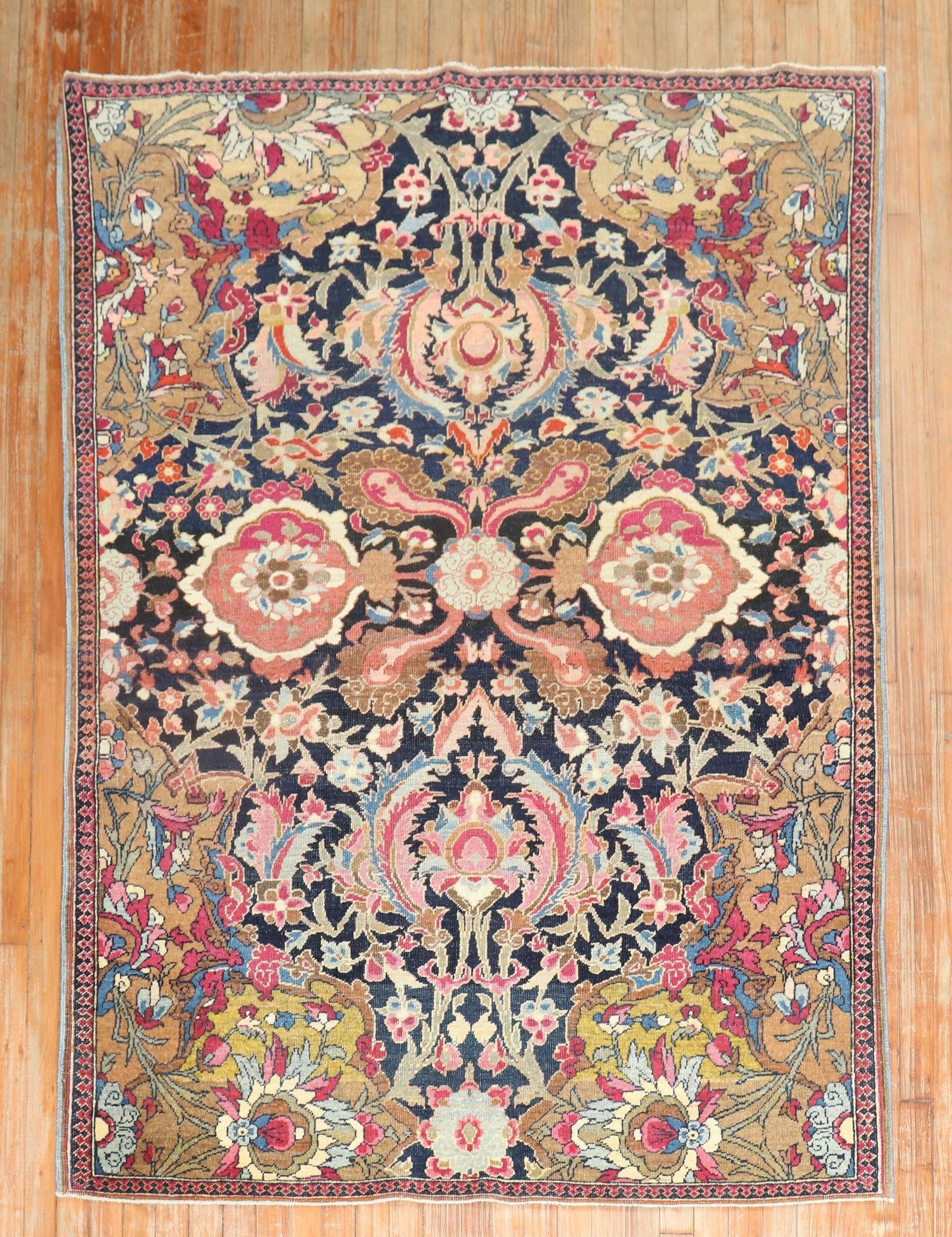 4' 9" x 6' 9" Antique Persian Isfahan Accent Rug: 4' 9" x 6' 9" Antique Persian Isfahan Accent Rug Early 20th century antique Persian Isfahan accent size rug with a dramatic presentation. This pre-owned rug is identified as Type: Agra, Isfahan. Speci