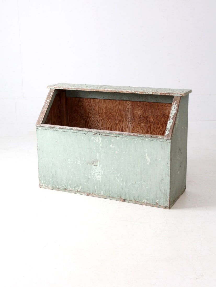 Vintage Rustic Farmhouse Grain Bin Storage Box: Vintage Rustic Farmhouse Grain Bin Storage Box This vintage wooden grain bin box showcases a charming rustic farmhouse design, featuring a worn pale green paint finish and an open trunk-style top. Ori
