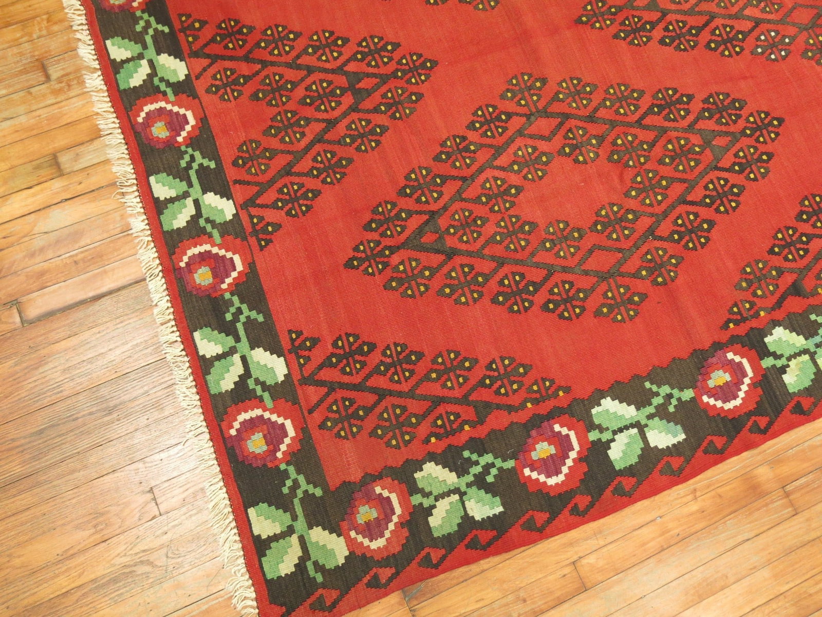 6' 10" x 10' 7" Floral Besserabian Kilim Rug: 6' 10" x 10' 7" Floral Besserabian Kilim Rug One-of-a-kind vintage Besserabian floral kilim designed for room use. This pre-owned rug features a floral Besserabian kilim design. Specifications Type: B