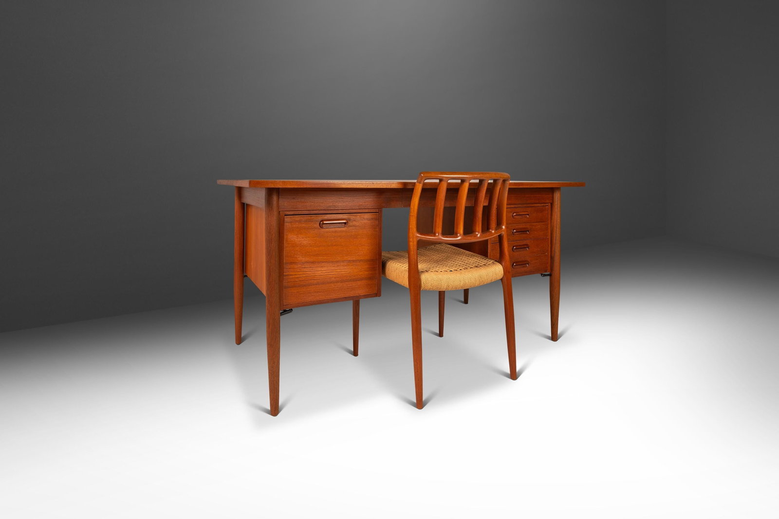 Danish Modern Teak Six-Drawer Writer's Desk by Morredi 1960s: Danish Modern Teak Six-Drawer Writer's Desk by Morredi 1960s Presenting a beautifully crafted Danish Mid-Century Modern six-drawer writer's desk made from a combination of solid and veneered Burmese t