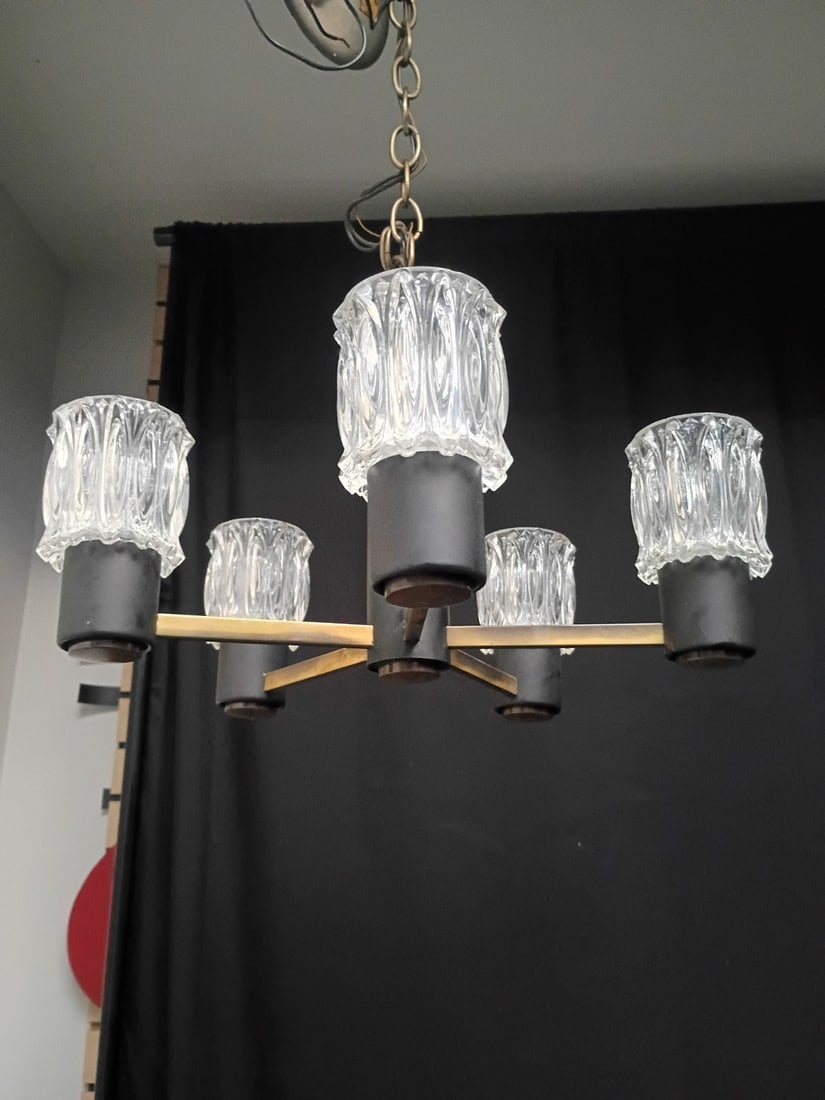 Vintage EJS Lighting Corp 5 light brass glass chandelier 16" dia: Vintage EJS Lighting Corp 5 light brass glass chandelier 16" dia Vintage small 5-arm light fixture with a Mid-Century Modern look. This diminutive chandelier-style fixture is complete with shades, cha