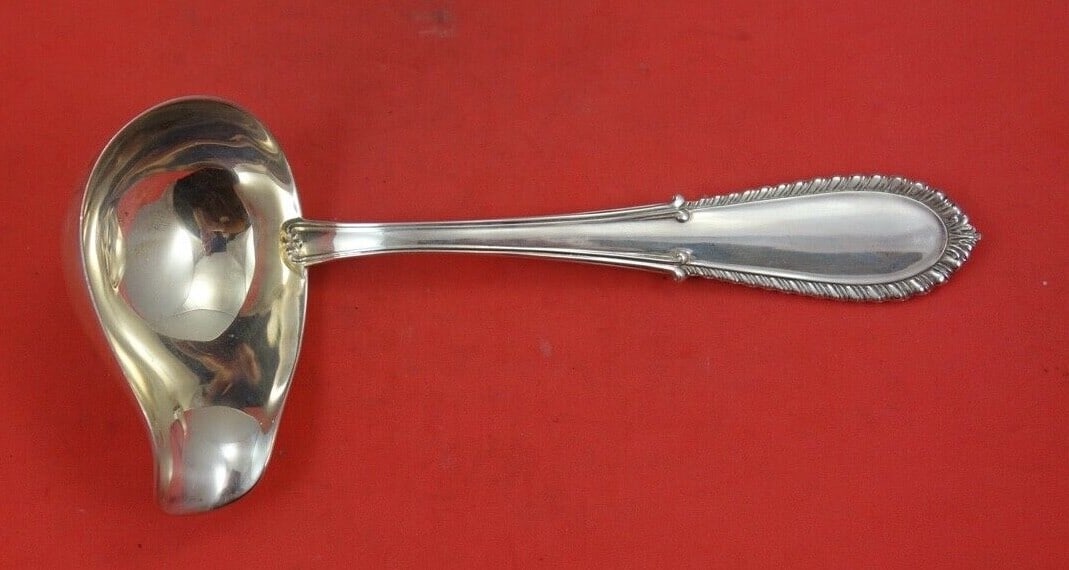 Buccellati Villa D'Este Sterling Silver Gravy Ladle 6 7/8 in with Spout: Buccellati Villa D'Este Sterling Silver Gravy Ladle 6 7/8 in with Spout Elevate your dining experience with this exquisite Villa D'Este Sterling Silver Gravy Ladle by Buccellati. Crafted from high-qua