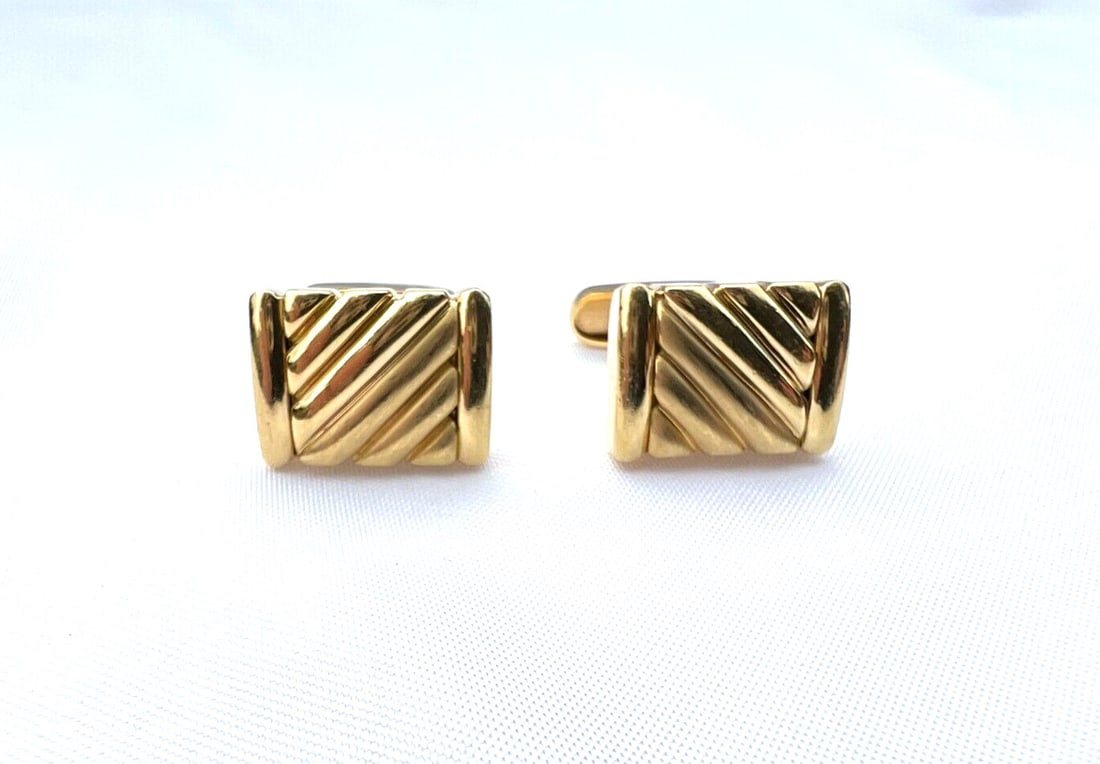 Harry Bock English 18K Yellow Gold Cufflinks Set: Harry Bock English 18K Yellow Gold Cufflinks Set Experience timeless elegance with this exquisite pair of English cufflinks crafted from 18K yellow gold by renowned jeweler Harry Bock. Each cufflink f