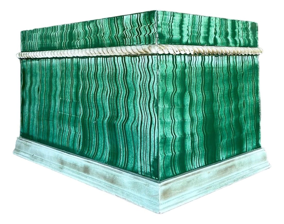 Vintage Hand Painted Faux Malachite Decorative Box: Vintage Hand Painted Faux Malachite Decorative Box This vintage decorative box showcases exquisite artisanal craftsmanship and embodies the luxurious allure of natural malachite. Hand-painted in vibra