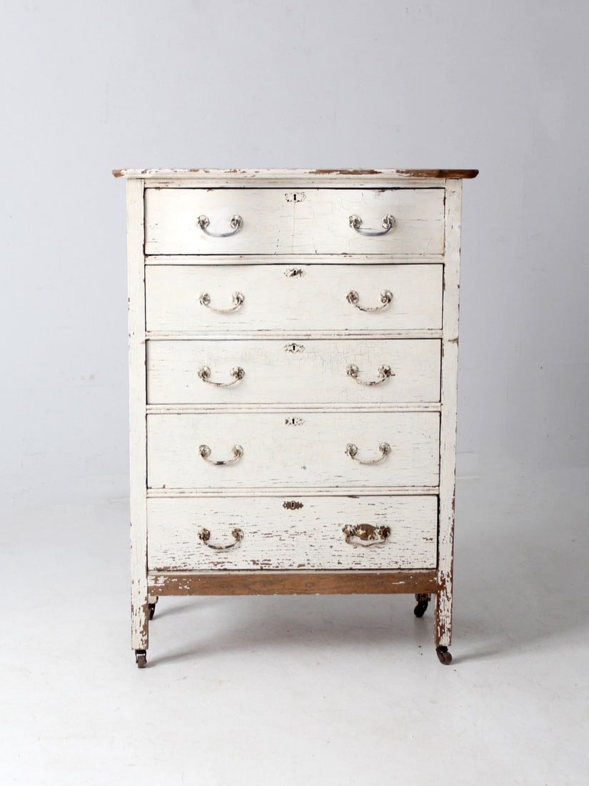 Vintage Antique White Highboy Dresser with 5 Drawers: Vintage Antique White Highboy Dresser with 5 Drawers This antique highboy dresser is a stunning addition to any room, featuring five spacious drawers that provide ample storage. The beautifully weathe