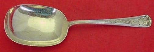 Dominick & Haff Lexington Engraved Sterling Silver Berry Spoon 9 1/8 inches: Dominick & Haff Lexington Engraved Sterling Silver Berry Spoon 9 1/8 inches This exquisite Lexington Engraved Berry Spoon, crafted by Dominick & Haff, is a stunning addition to any silverware collecti