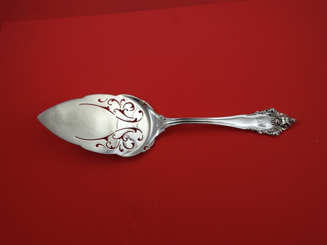 Reed and Barton La Splendide Sterling Silver Cake Server 10 1/4 Inch: Reed and Barton La Splendide Sterling Silver Cake Server 10 1/4 Inch This exquisite cake server, part of the La Splendide pattern by Reed and Barton, showcases elegant craftsmanship in sterling silver