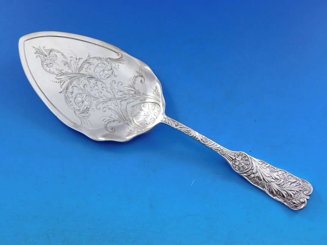 Gorham Saint Cloud Sterling Silver Brite-Cut Pie Server 9 1/8": Gorham Saint Cloud Sterling Silver Brite-Cut Pie Server 9 1/8" This exquisite pie server from the Saint Cloud pattern by Gorham is crafted from all-sterling silver, showcasing a stunning brite-cut des