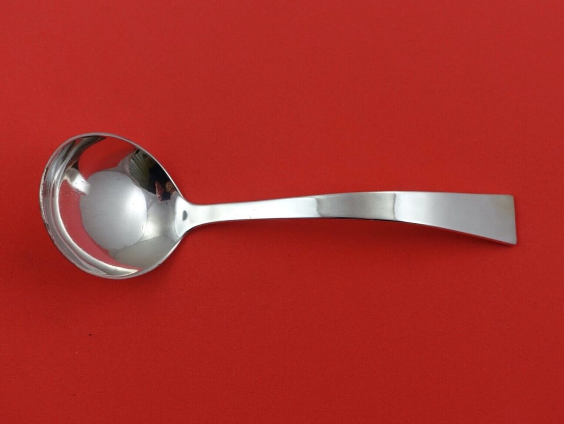 Allan Adler Swedish Modern Sterling Silver Gravy Ladle Lightly Hammered 6 5/8": Allan Adler Swedish Modern Sterling Silver Gravy Ladle Lightly Hammered 6 5/8" Experience the elegance of mid-century design with this Swedish Modern gravy ladle by Allan Adler. Crafted from sterling 