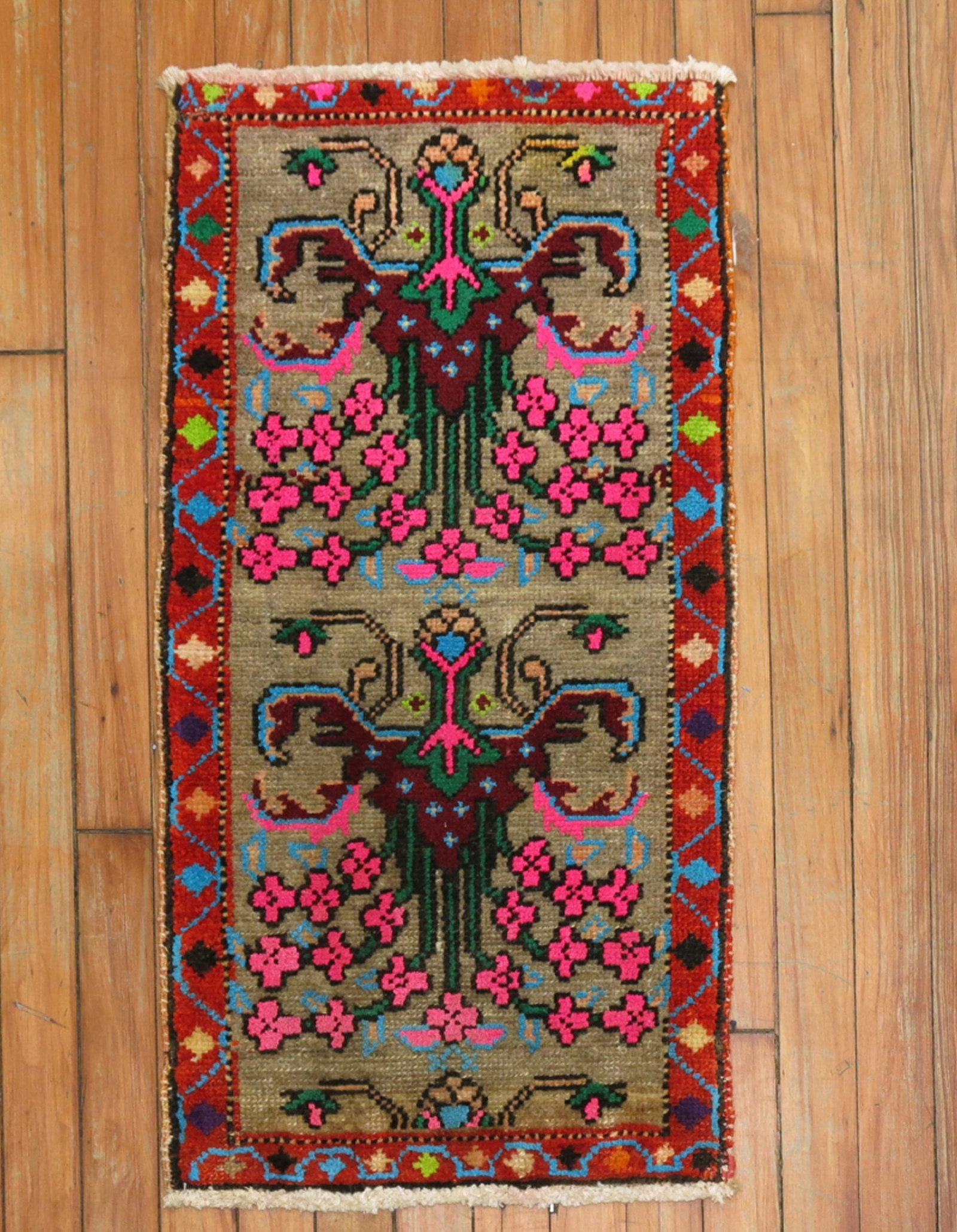1' 5" x 2' 7" Turkish Anatolian Yastik Rug circa 1950 (1 of 4)
