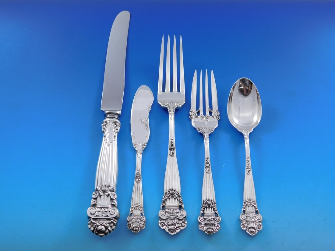 35 Piece Towle Georgian Sterling Silver Flatware Service for 6: 35 Piece Towle Georgian Sterling Silver Flatware Service for 6 Georgian by Towle sterling silver flatware set for service for 6, comprising 35 pieces. The set is in excellent pre-owned condition with 