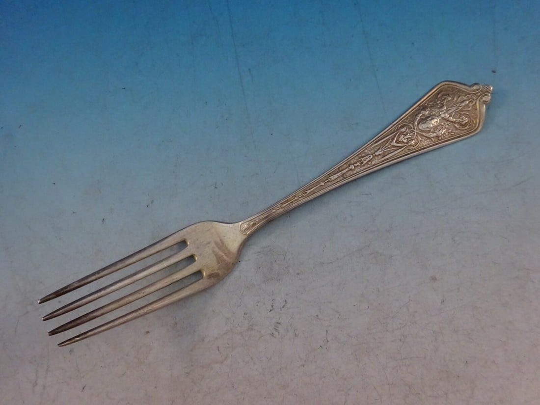 Gorham Lady Washington Sterling Silver Fork 6.75 Inch Monogrammed: Gorham Lady Washington Sterling Silver Fork 6.75 Inch Monogrammed This exquisite fork, crafted by Gorham, showcases the elegant Lady Washington pattern. Made from high-quality sterling silver, it meas