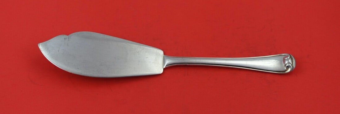 Puiforcat Mazarin Sterling Silver Fish Server 10 1/4 Inches: Puiforcat Mazarin Sterling Silver Fish Server 10 1/4 Inches Introducing the Mazarin Fish Server by Puiforcat, an exquisite piece crafted from high-quality sterling silver. Measuring 10 1/4 inches, thi