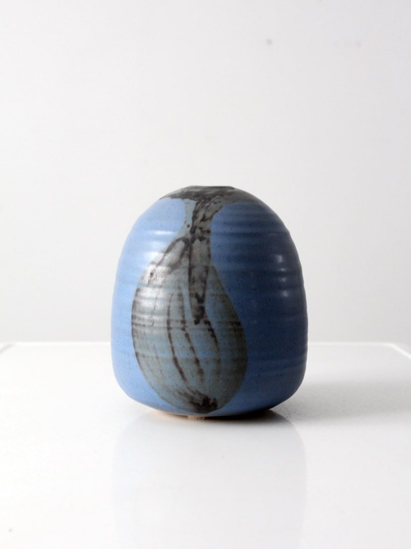 Signed Vintage Studio Pottery Vase Blue Glaze Beehive Shape: Signed Vintage Studio Pottery Vase Blue Glaze Beehive Shape This vintage studio pottery vase showcases a unique domed beehive shape with a small top opening. Crafted by an artist, it features a captiv