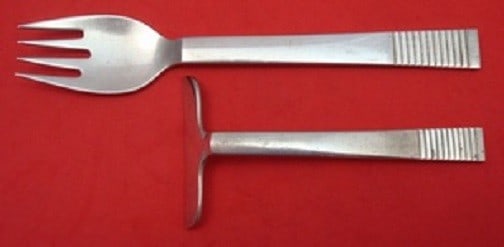 Georg Jensen Parallel Sterling Silver Baby Fork and Food Pusher Set: Georg Jensen Parallel Sterling Silver Baby Fork and Food Pusher Set This exquisite 2-piece baby serving set from Georg Jensen features the elegant Parallel pattern, crafted from high-quality sterling 