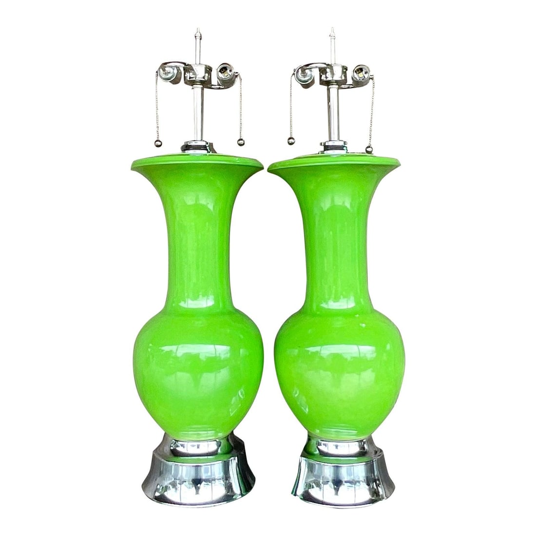 Stunning Pair Vintage Apple Green Ceramic Lamps with Chrome Plinths: Stunning Pair Vintage Apple Green Ceramic Lamps with Chrome Plinths Illuminate your space with this stunning pair of vintage glazed ceramic table lamps. Featuring a striking apple green color and a hi