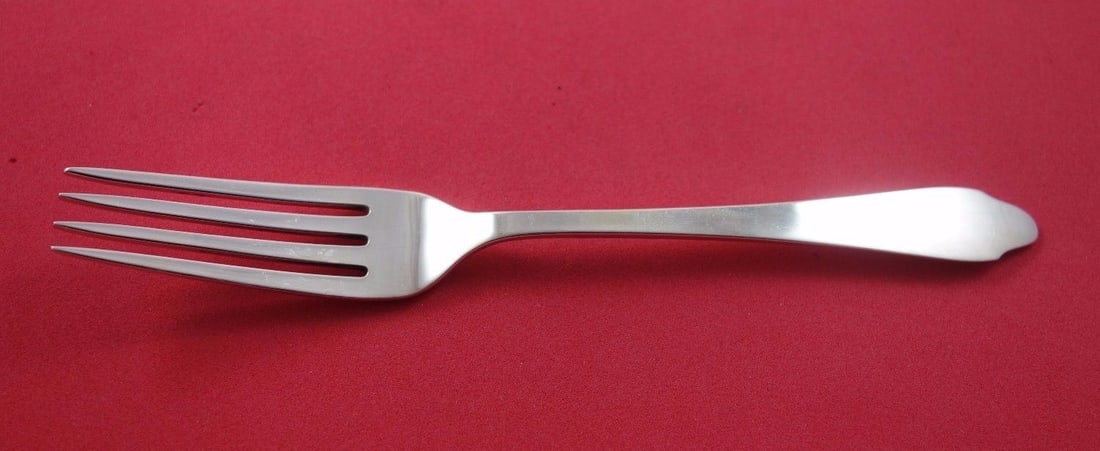 Tiffany & Co Clinton Sterling Silver Fork 7 1/4 Heirloom Flatware: Tiffany & Co Clinton Sterling Silver Fork 7 1/4 Heirloom Flatware This exquisite Clinton pattern fork by Tiffany & Co. is a stunning piece of sterling silver flatware, measuring 7 1/4" in length. Craf