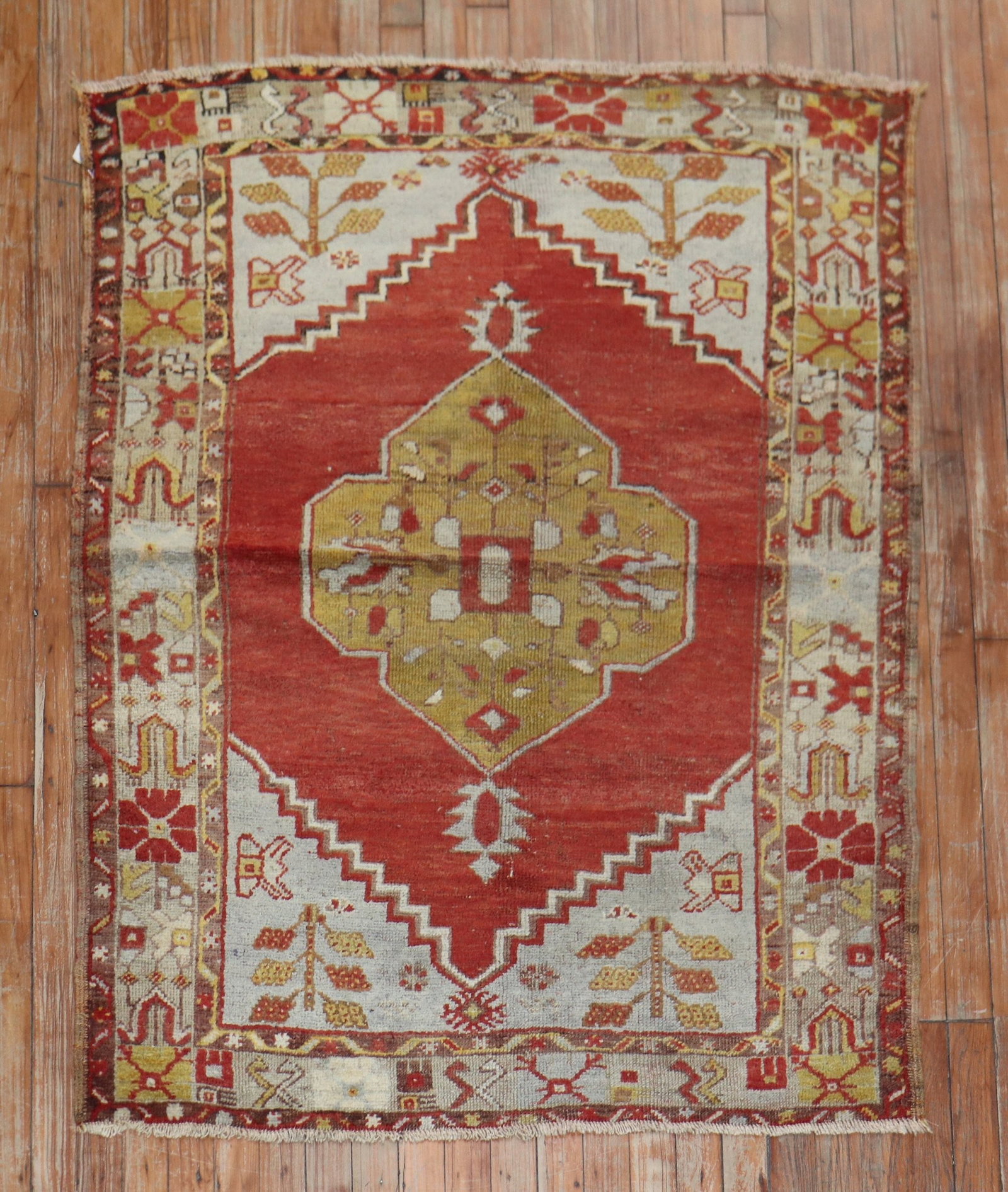 3' 8" x 4' 11" Vintage Turkish Oushak Small Rug: 3' 8" x 4' 11" Vintage Turkish Oushak Small Rug Vintage Turkish Oushak throw rug from the mid-20th century. This pre-owned small rug features a traditional design consistent with Oushak examples. Spec