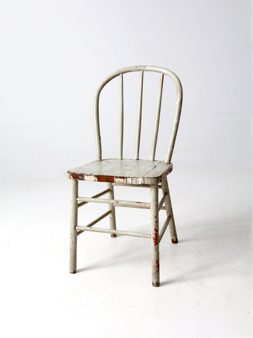 Antique Bow Back Windsor Chair with Gray Painted Finish: Antique Bow Back Windsor Chair with Gray Painted Finish This antique bow back Windsor chair features traditional spindle styling and a charming soft gray painted finish, showcasing a worn patina and c