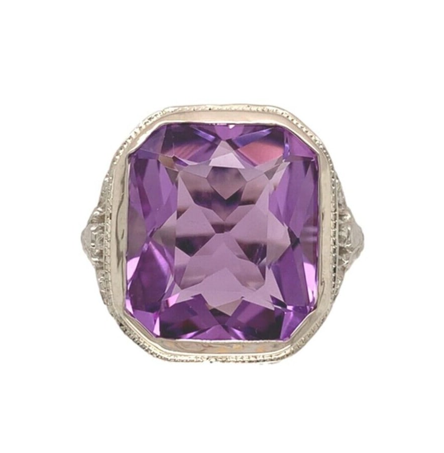 14k White Gold Art Deco Ring 7.90ct Amethyst Vintage 1920s: 14k White Gold Art Deco Ring 7.90ct Amethyst Vintage 1920s This exquisite 14k white gold filigree ring showcases a stunning 7.90 carat genuine natural amethyst, elegantly designed in the Art Deco styl