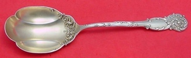 Reed Barton La Reine Sterling Silver Preserve Serving Spoon Goldwashed 7 7/8: Reed Barton La Reine Sterling Silver Preserve Serving Spoon Goldwashed 7 7/8 Reed & Barton La Reine sterling silver goldwashed preserve spoon with a 3-lobe bowl. It is not monogrammed and is in excell
