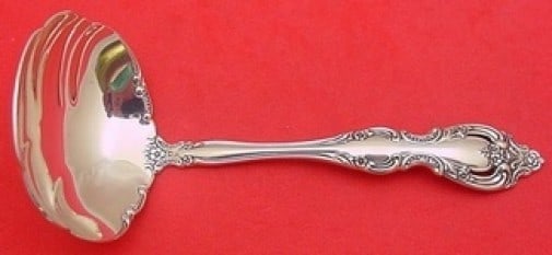 Oneida Du Maurier Sterling Silver Gravy Ladle 6 1/8 inches: Oneida Du Maurier Sterling Silver Gravy Ladle 6 1/8 inches This exquisite gravy ladle by Oneida is crafted from sterling silver, featuring the elegant Du Maurier pattern. Measuring 6 1/8 inches, this 