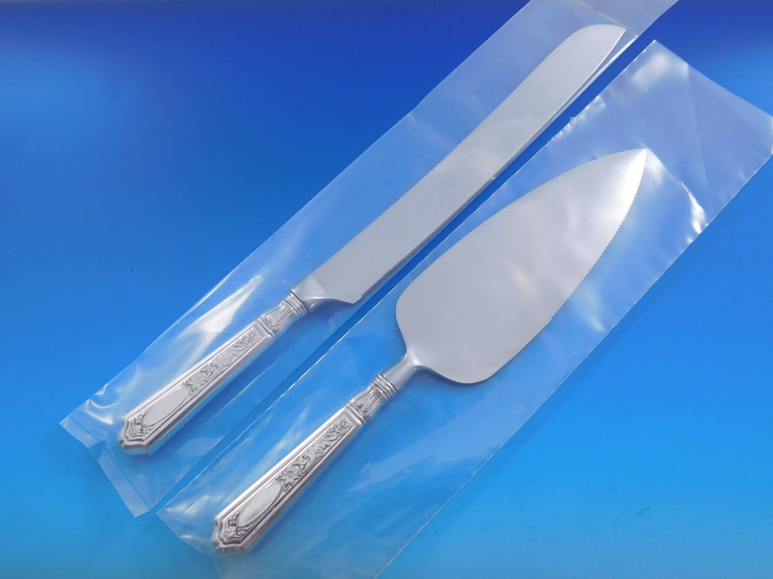 Gorham Saint Dunstan Sterling Silver Wedding Cake Set 2pc: Gorham Saint Dunstan Sterling Silver Wedding Cake Set 2pc Introduce elegance to your special occasion with this exquisite wedding cake set crafted by Gorham in the Saint Dunstan pattern. This two-piec