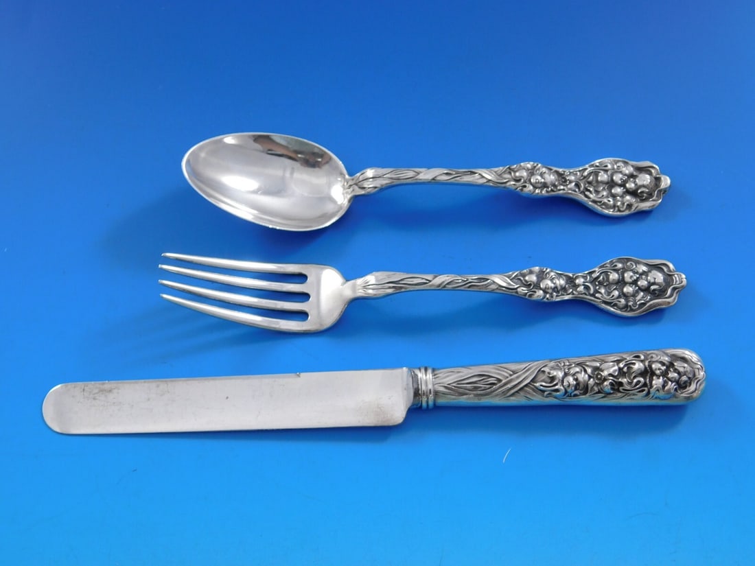 Unger Cupid's Nosegay Sterling Silver Junior Set 3pc Art Nouveau: Unger Cupid's Nosegay Sterling Silver Junior Set 3pc Art Nouveau This exquisite 3-piece Junior Set features the charming Cupid's Nosegay pattern by Unger, crafted from sterling silver and silverplate.