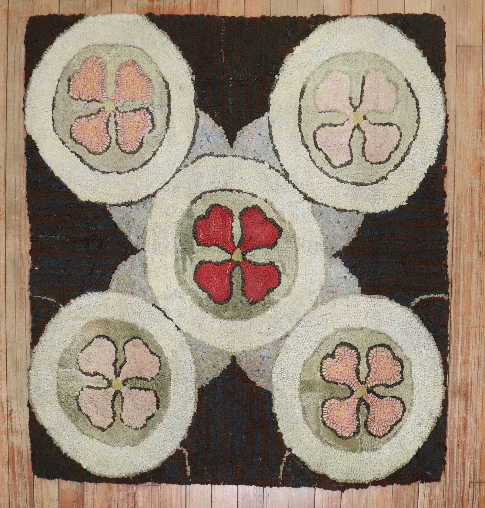 3' x 3' Early 20th Century American Hooked Square Rug (1 of 7)
