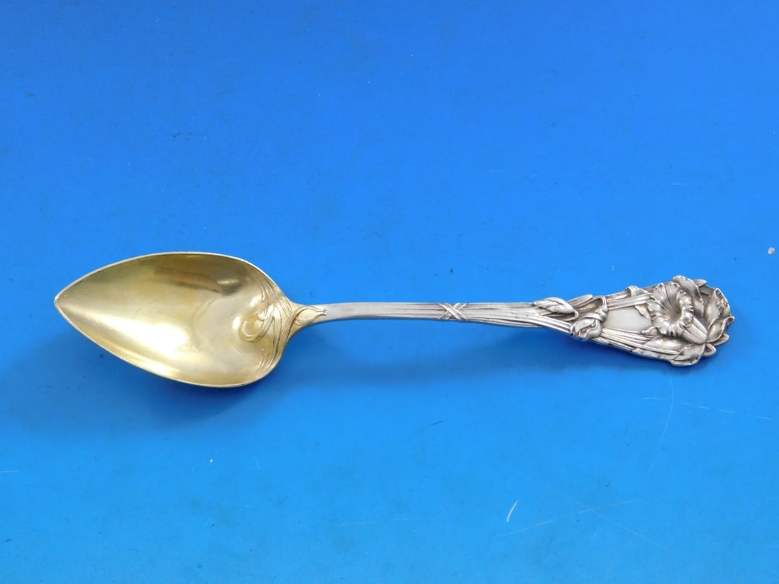 Durgin Jonquil Sterling Silver Grapefruit Spoon Gold Wash 5 5/8": Durgin Jonquil Sterling Silver Grapefruit Spoon Gold Wash 5 5/8" This exquisite grapefruit spoon is crafted from sterling silver and features the elegant Jonquil pattern by Durgin, a hallmark of Art N