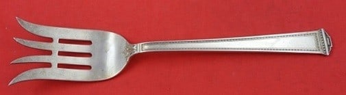 International Silver Pantheon Sterling Fish Salad Serving Fork 9": International Silver Pantheon Sterling Fish Salad Serving Fork 9" Pantheon by International sterling silver fish / salad serving fork in the Pantheon pattern. This pre-owned serving fork is not monogr