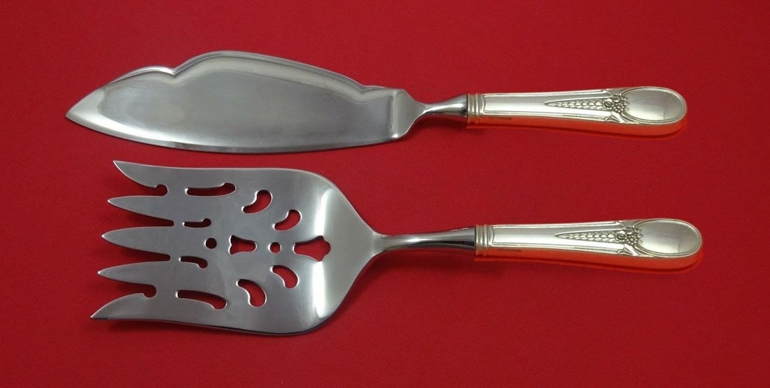 2 Piece Fish Serving Set Blackinton Flowered Antique Sterling Silver: 2 Piece Fish Serving Set Blackinton Flowered Antique Sterling Silver A two-piece fish serving set in the Flowered Antique pattern by Blackinton. The set is custom made with sterling silver hollow hand