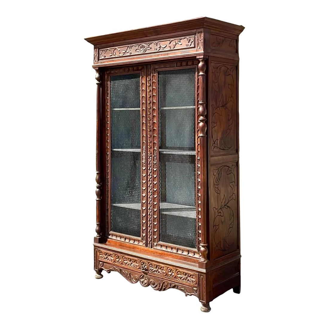 Vintage Boho Hand-Carved Display Cabinet Early 20th Century Wood: Vintage Boho Hand-Carved Display Cabinet Early 20th Century Wood This exquisite early 20th Century vintage Boho display cabinet features intricate hand-carved details and a stylish inset wire mesh doo