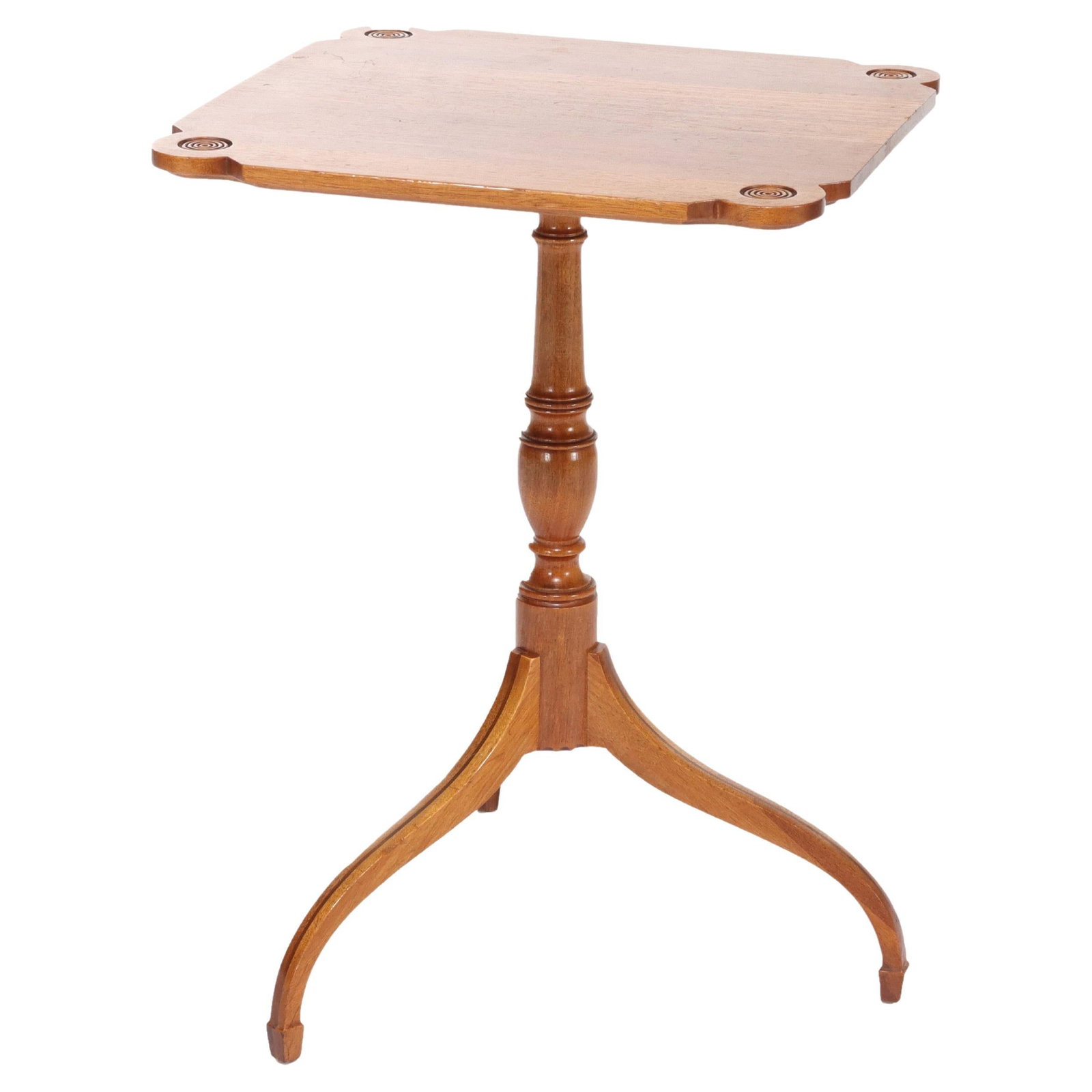 Circa 1920 Federal Style Mahogany Tilt Top Table with Spider Legs: Circa 1920 Federal Style Mahogany Tilt Top Table with Spider Legs This exquisite Antique Federal Style Mahogany Tilt Top Table, crafted circa 1920, showcases a beautiful mahogany construction with an 